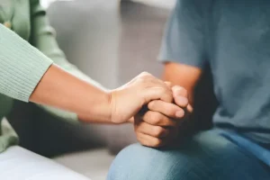 a person supporting victim of violent crimes during recovery