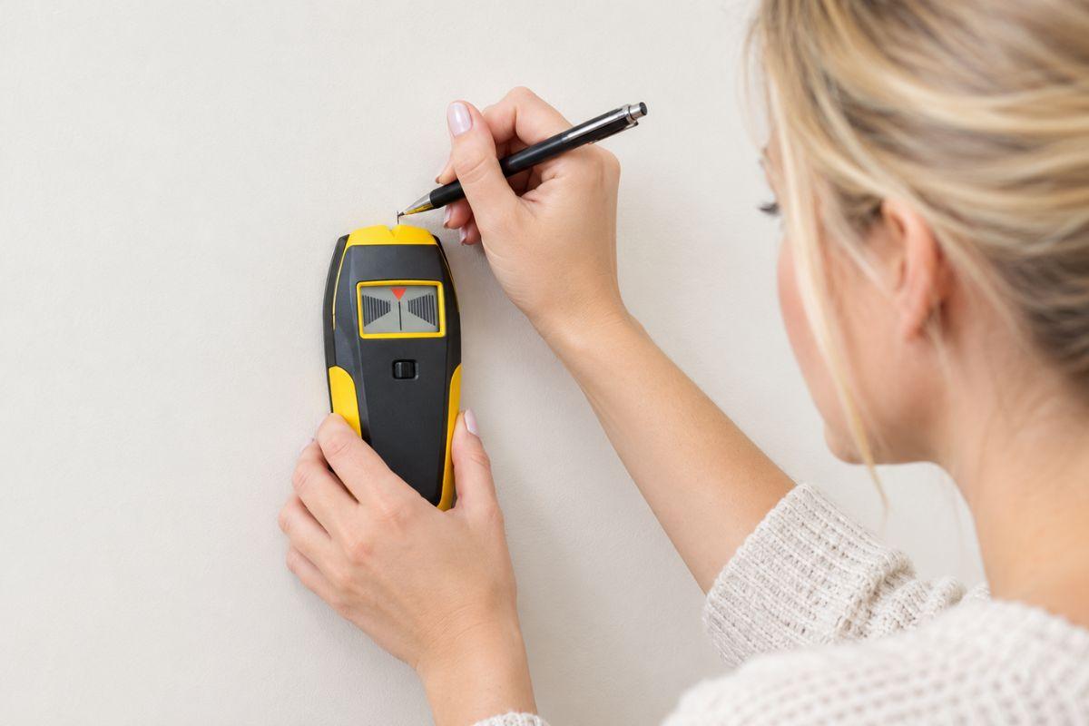 how to use stud locators to locate studs in a wall