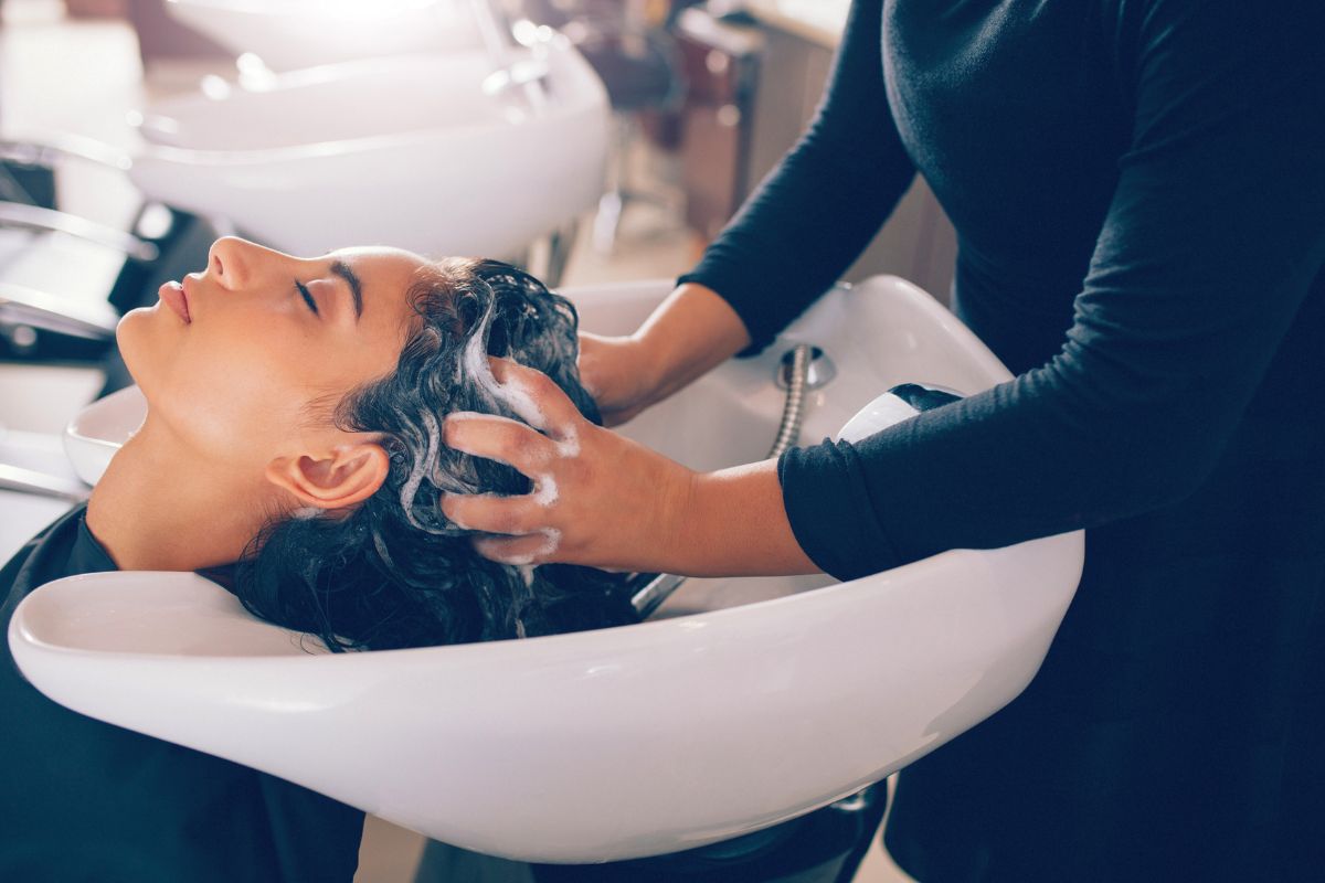 what does purple shampoo do to your hair